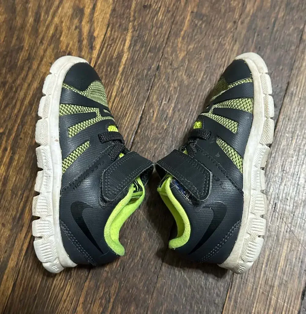 Nike toddler sneakers